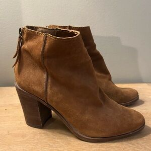 Aldo Brown Suede Ankle Boots. Size 8.